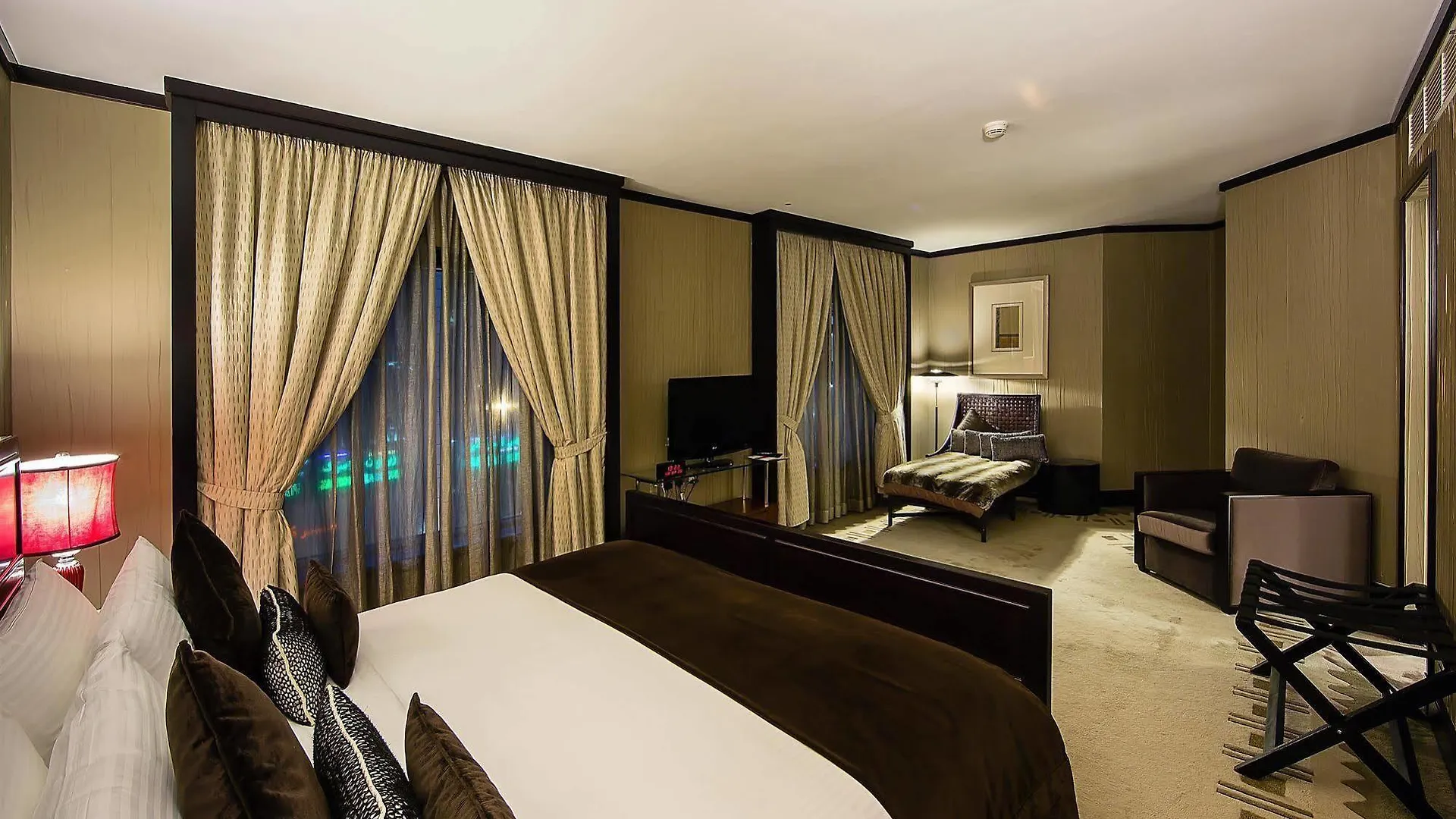 Ramada Plaza By Wyndham Dubai Deira Hotel