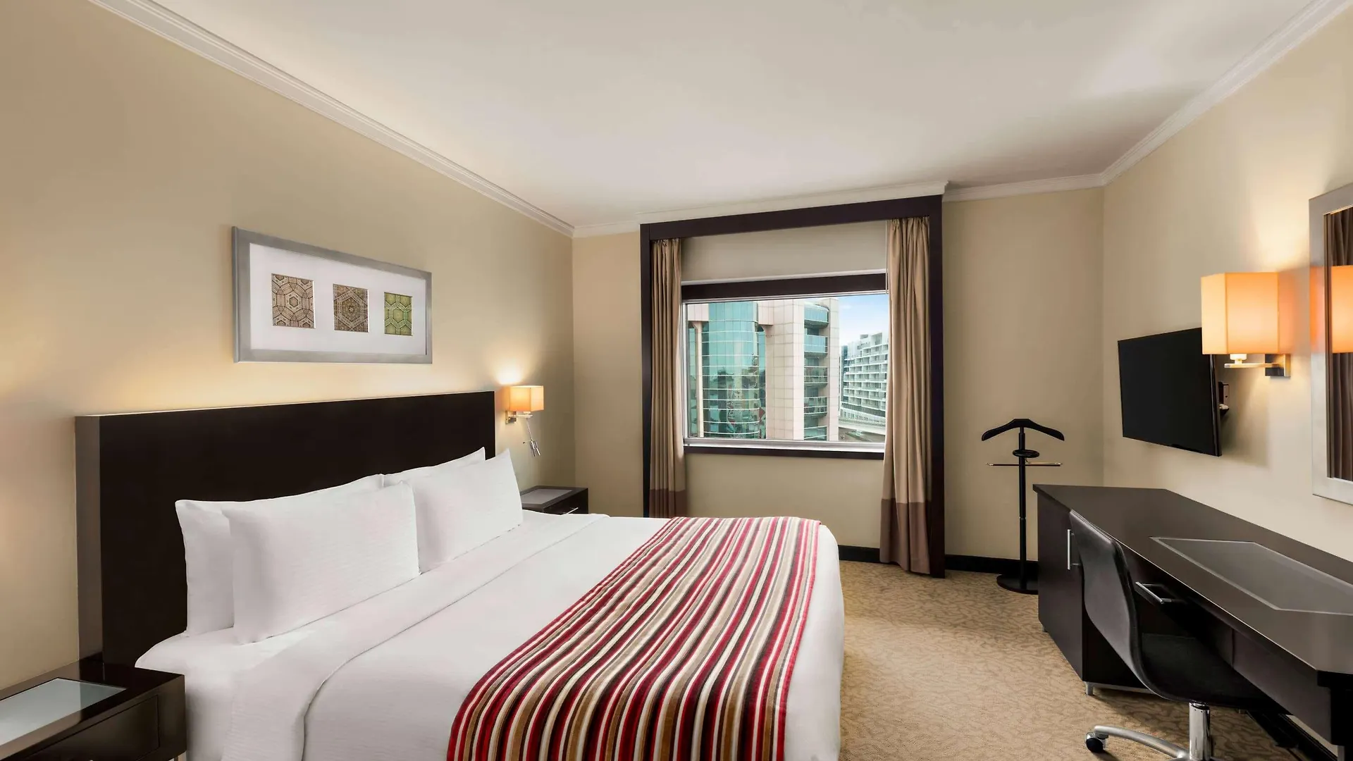 Отель Ramada Plaza By Wyndham Dubai Deira