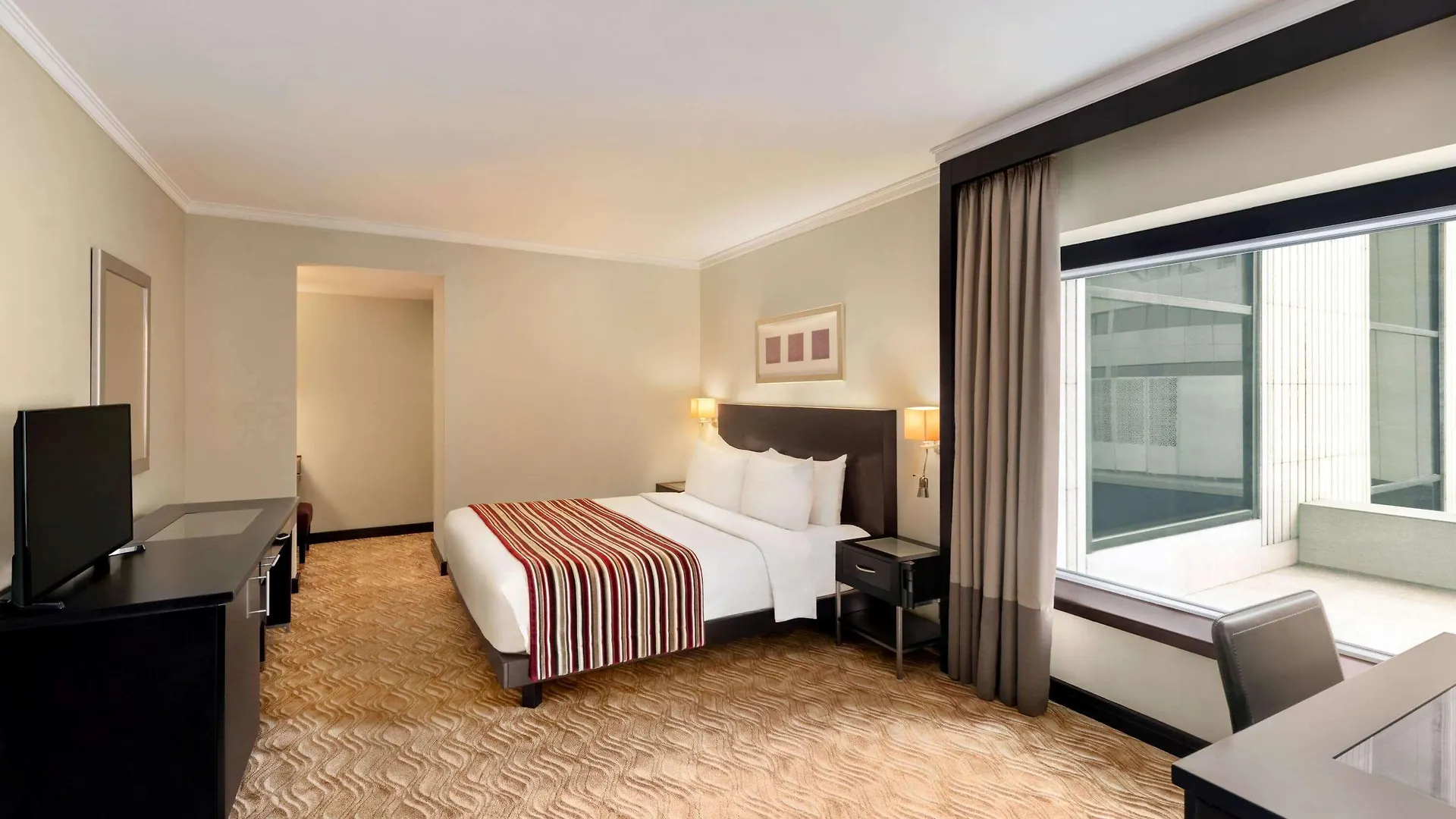 Отель Ramada Plaza By Wyndham Dubai Deira