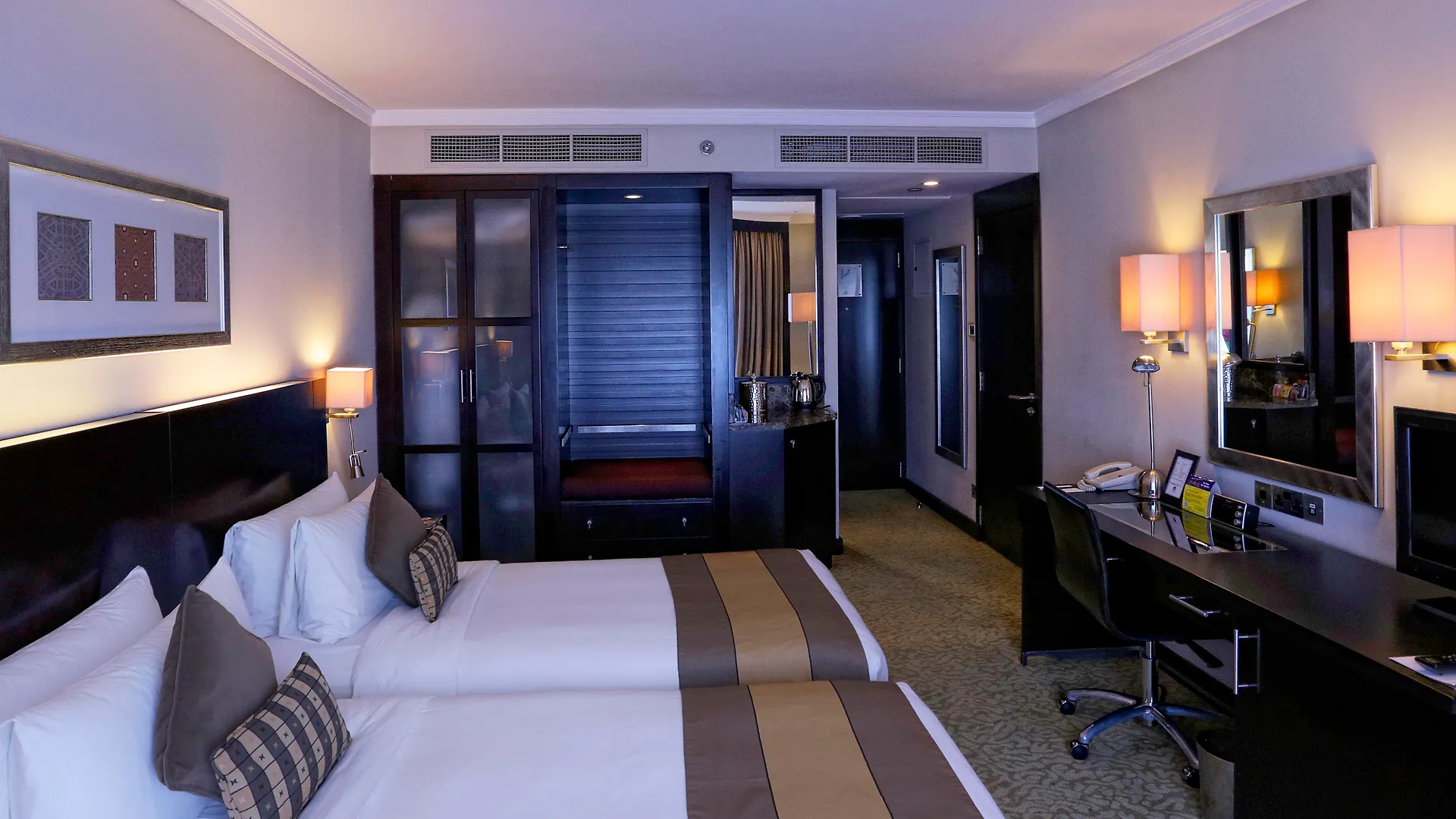 Отель Ramada Plaza By Wyndham Dubai Deira
