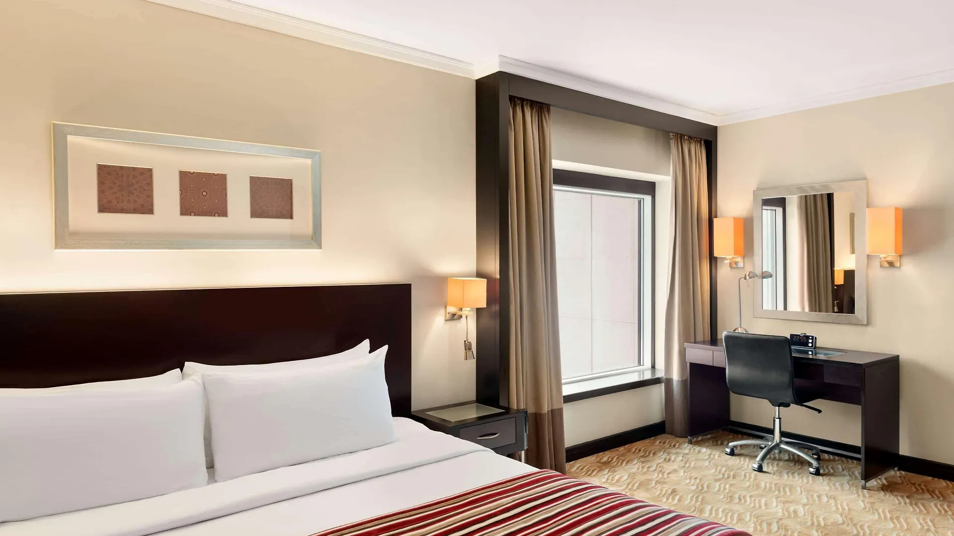 Отель Ramada Plaza By Wyndham Dubai Deira