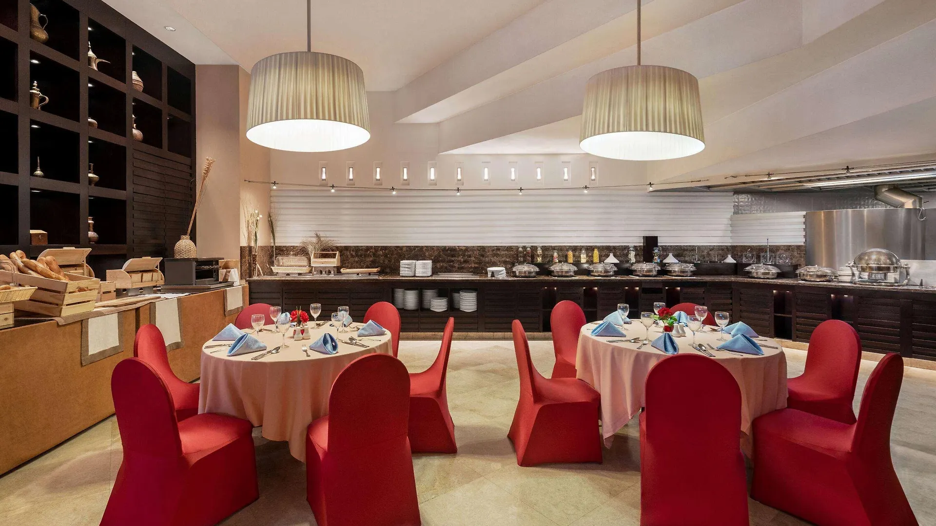 Отель Ramada Plaza By Wyndham Dubai Deira