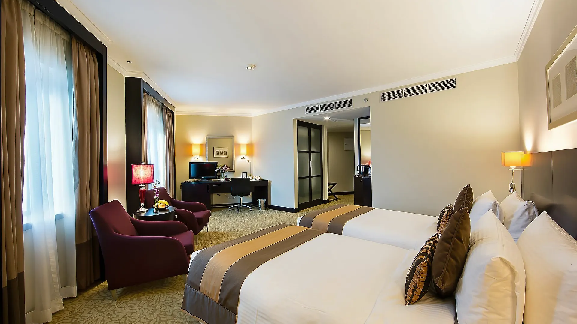 Отель Ramada Plaza By Wyndham Dubai Deira